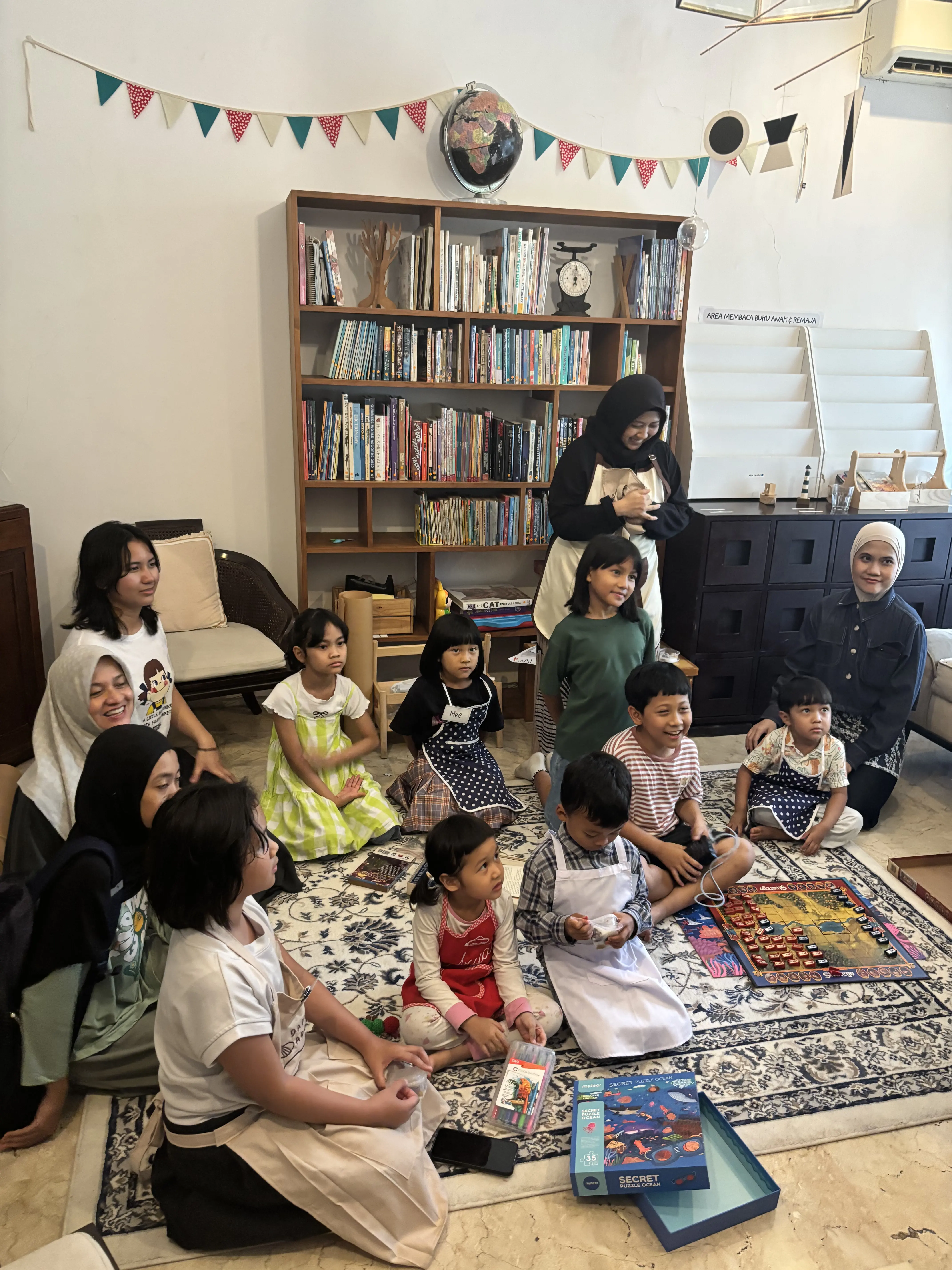 Anak berdiskusi setelah membaca